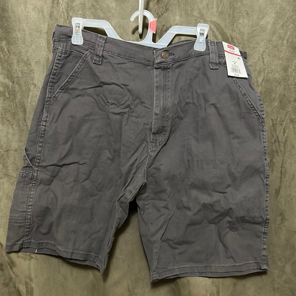 Item 136 wrangle men’s shorts size 36. NWT